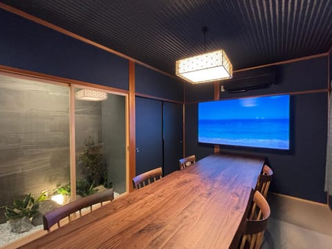 TV and multimedia, Dining area
