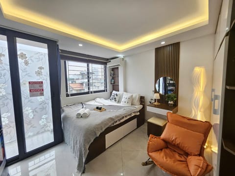 Bed, Living room, Photo of the whole room, Seating area, Bedroom, towels