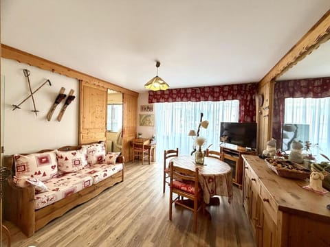 TV and multimedia, Living room, Dining area