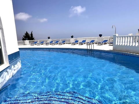 Pool view, Swimming pool, sunbed