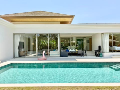 Patio, Day, Pool view, Swimming pool, sunbed