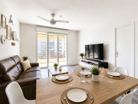 Communal lounge/ TV room, Living room, Dining area