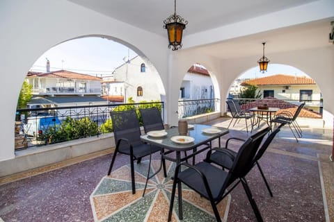 Property building, Day, View (from property/room), Balcony/Terrace, Living room, Seating area, Dining area