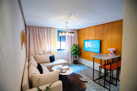 Communal lounge/ TV room, TV and multimedia, Living room, Seating area, Dining area, Evening entertainment