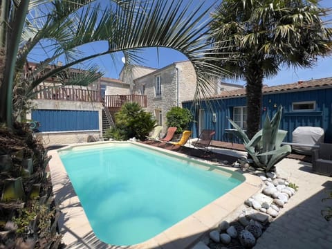 Garden, Garden view, Pool view, Swimming pool, sunbed