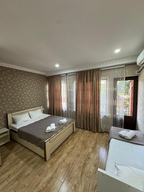 Communal lounge/ TV room, Bed, TV and multimedia, Photo of the whole room, Bedroom, towels, wardrobe, air conditioner