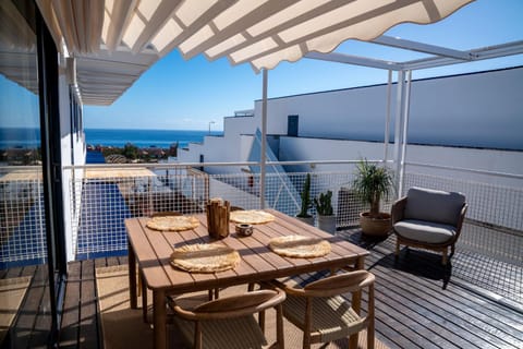 View (from property/room), Balcony/Terrace, Dining area, Sea view