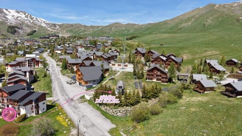 Property building, Nearby landmark, Spring, Day, Neighbourhood, Natural landscape, Bird's eye view, City view, Mountain view, Street view
