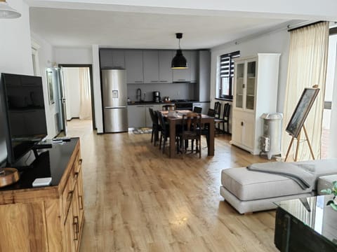 Communal lounge/ TV room, Living room, Dining area, pet friendly