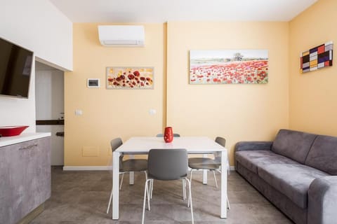 TV and multimedia, Living room, Dining area, air conditioner