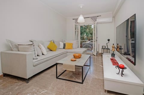 Communal lounge/ TV room, TV and multimedia, Living room, air conditioner