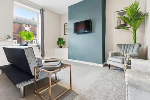 Communal lounge/ TV room, TV and multimedia, Living room