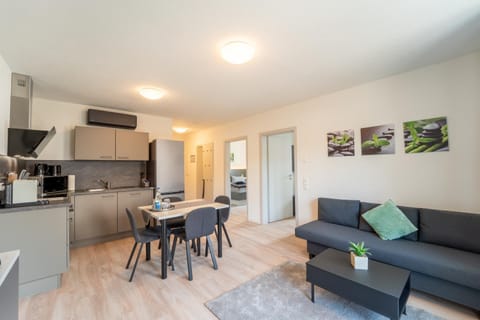 Kitchen or kitchenette, Living room, Seating area, Dining area, oven, stove