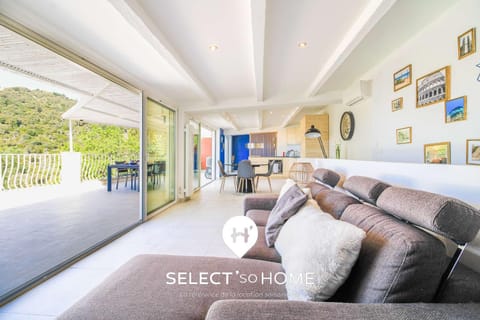 View (from property/room), Living room, Seating area