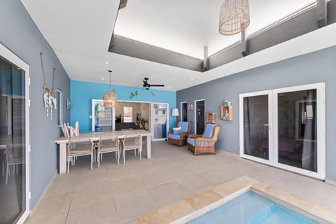 Dining area, Pool view, Swimming pool, sunbed