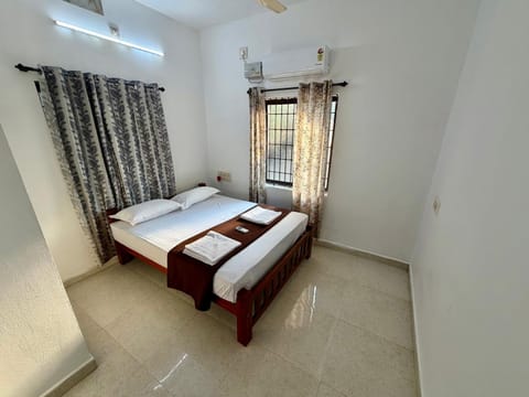 Photo of the whole room, air conditioner