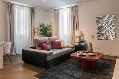 Bed, Living room, Photo of the whole room, Seating area, Bedroom