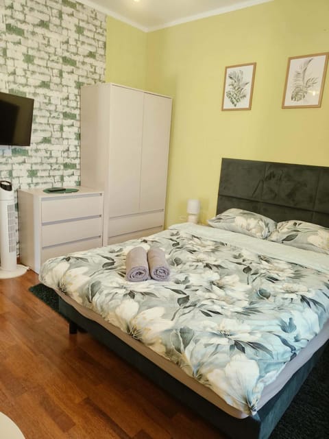 TV and multimedia, Bedroom, towels