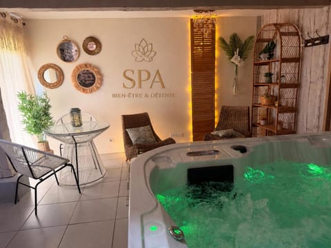 Hot Tub, Spa and wellness centre/facilities