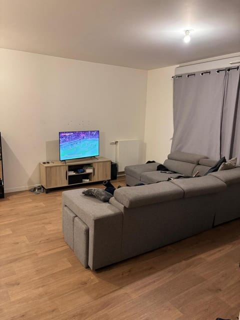 Communal lounge/ TV room, TV and multimedia, Living room, Seating area