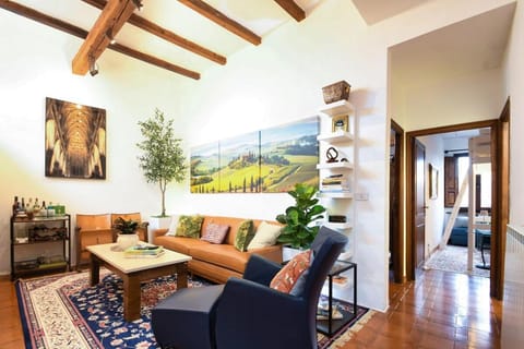 TV and multimedia, Living room, Decorative detail, Seating area, furniture