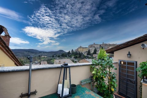 Patio, Nearby landmark, Day, Natural landscape, View (from property/room), Balcony/Terrace, Dining area, Landmark view, Mountain view