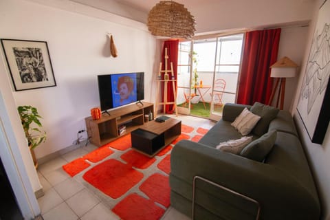 Bed, Living room