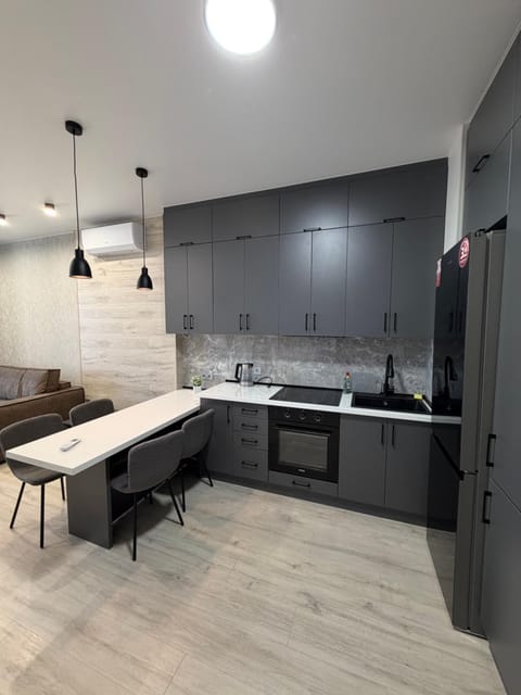 Kitchen or kitchenette, Dining area, stove