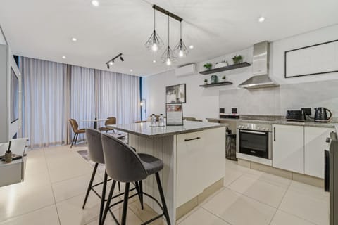 TV and multimedia, Coffee/tea facilities, Seating area, Dining area, toaster, air conditioner