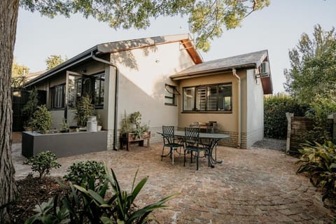 Property building, Patio, Garden, Garden, Garden view