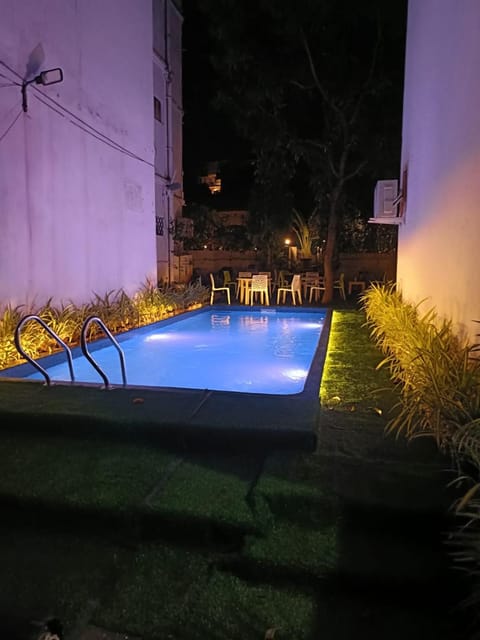 Swimming pool, Swimming pool