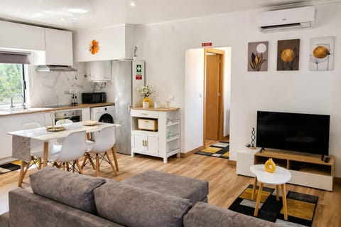 Communal lounge/ TV room, Kitchen or kitchenette, Dining area