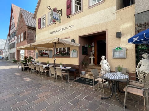 Property building, Restaurant/places to eat, City view