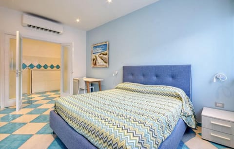Bed, Bedroom, air conditioner