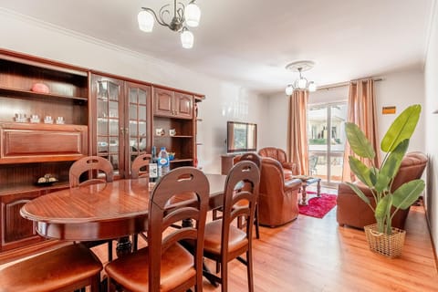 TV and multimedia, Balcony/Terrace, Living room, Seating area, Dining area