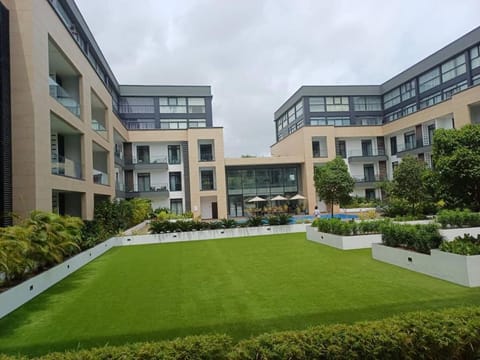 Property building, Restaurant/places to eat