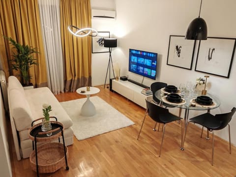 TV and multimedia, Living room, Seating area