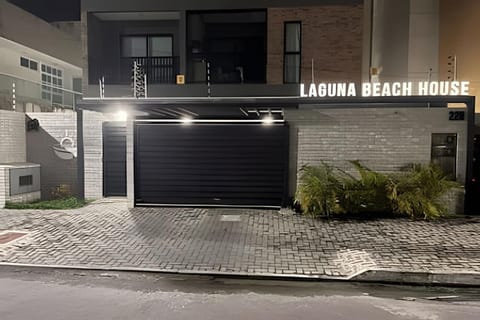 Property building, Facade/entrance, Night