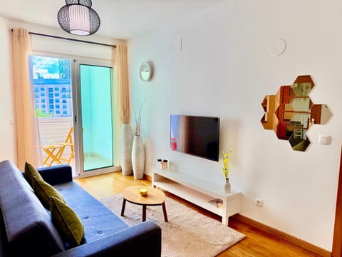 Communal lounge/ TV room, TV and multimedia, Living room, Seating area, Evening entertainment