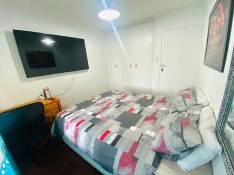 Communal lounge/ TV room, Bed, TV and multimedia, Bedroom