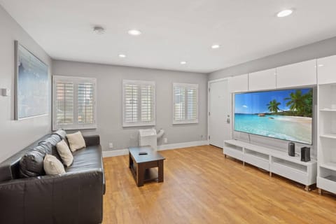 Communal lounge/ TV room, TV and multimedia, Living room