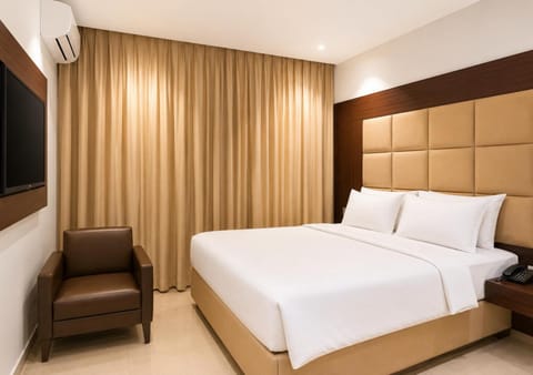 Property building, Bed, Bathroom, TV and multimedia, View (from property/room), Living room, Photo of the whole room, Seating area, Bedroom, Food, room service, VIP
