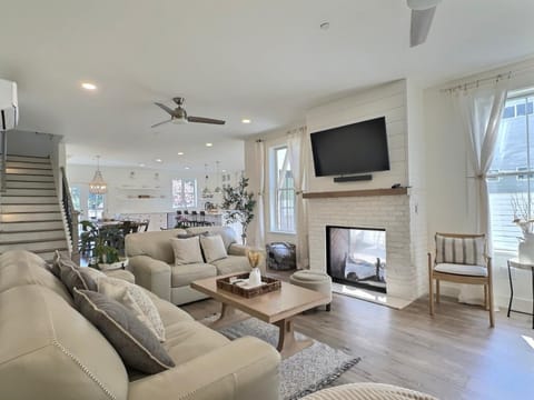 Communal lounge/ TV room, TV and multimedia, Living room, Seating area