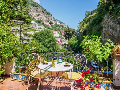 Patio, Nearby landmark, Spring, Day, View (from property/room), Balcony/Terrace, Dining area, Mountain view