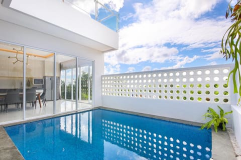 Swimming pool, kitchen