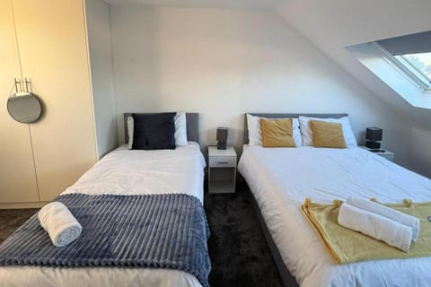 Photo of the whole room, Bedroom, towels