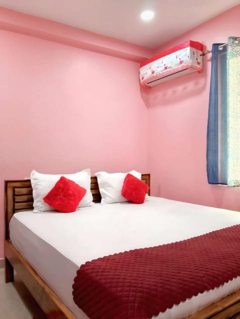 Bed, Photo of the whole room, Bedroom, air conditioner