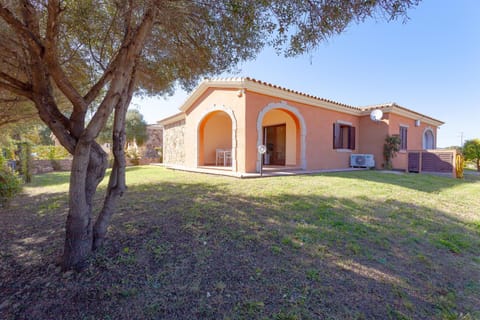 Property building, Day, Garden, Garden view