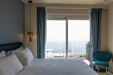 Bed, View (from property/room), Balcony/Terrace, Photo of the whole room, Bedroom