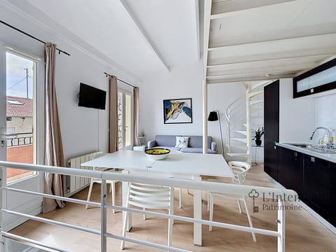 TV and multimedia, Living room, Dining area